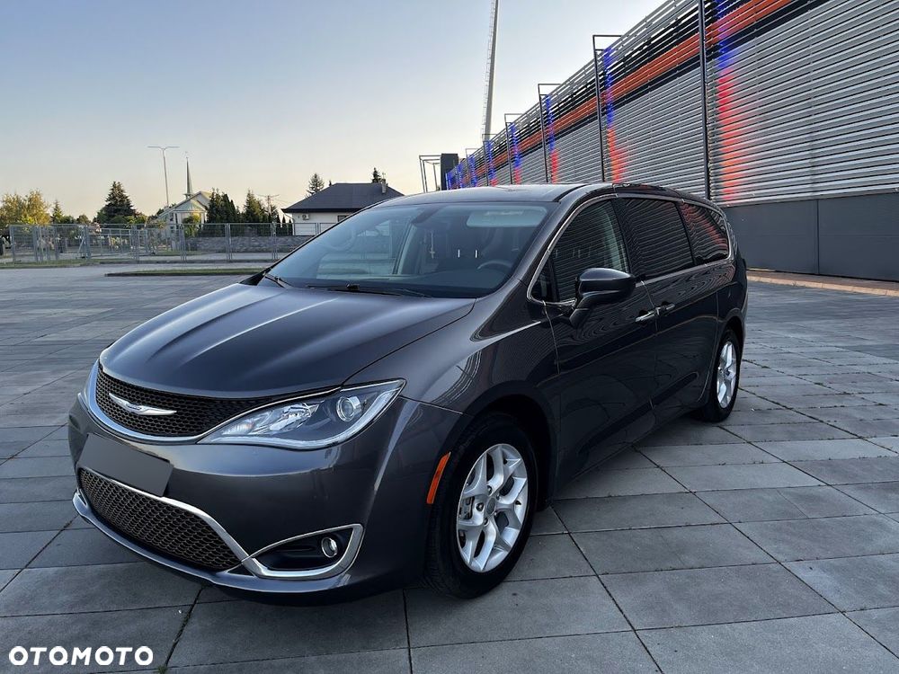 Chrysler Pacifica - 1