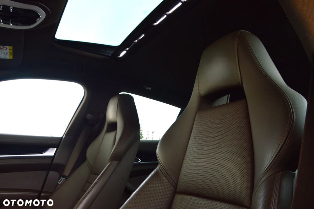 Porsche Panamera 4S - 17