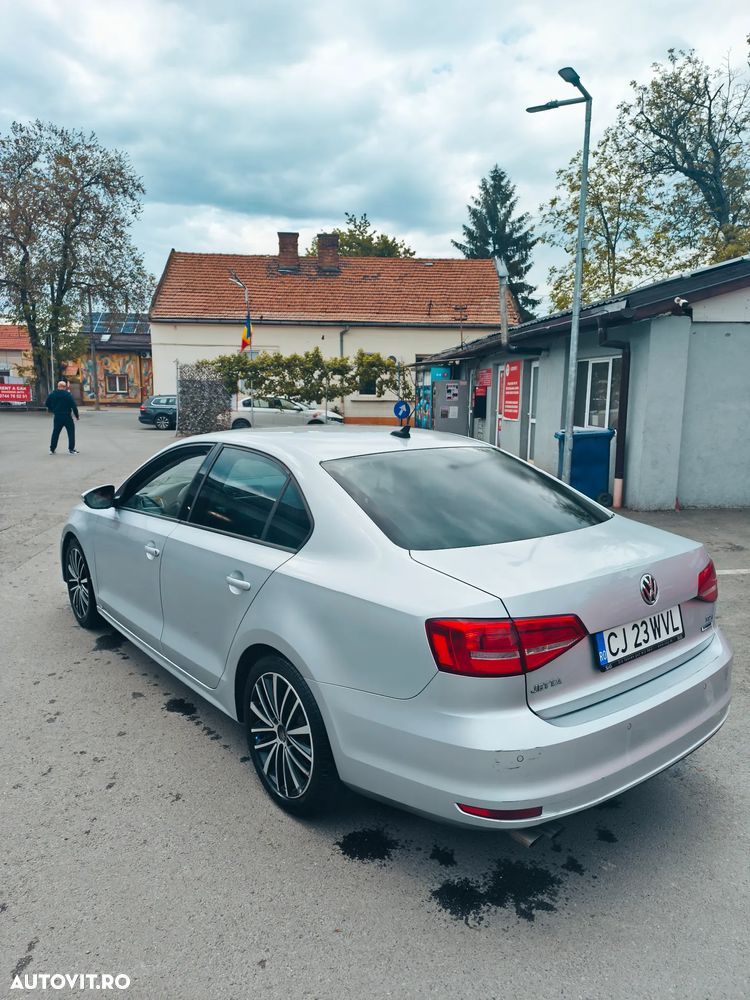 Volkswagen Jetta - 3