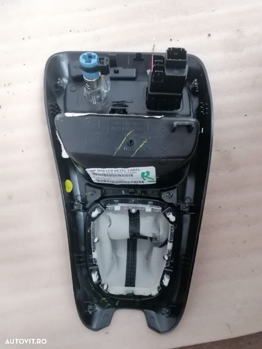 Consola centrala incarcator usb jeep compass 2017-2020 5xg28dx9ad - 2