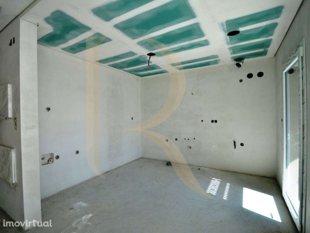Apartamento novo T2+1 com arrecadação em Santa Marta do Pinhal - Grande imagem: 2/11