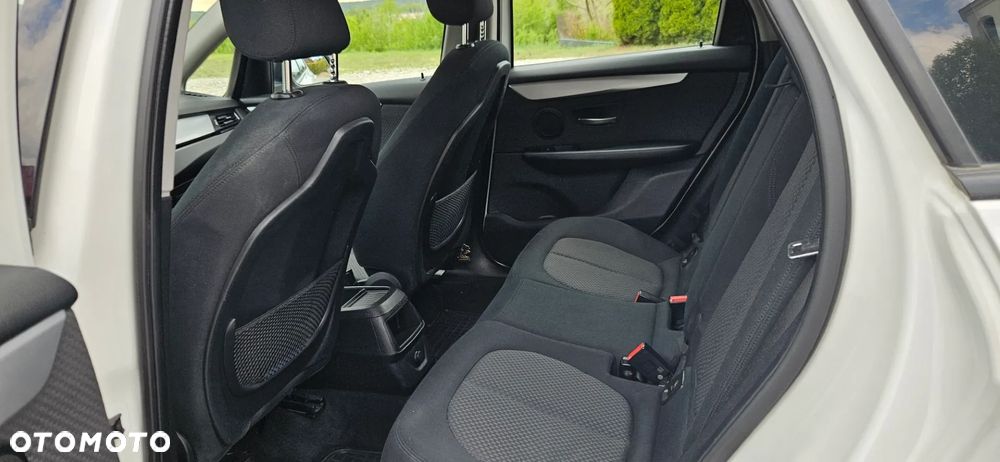 BMW Seria 2 216d - 16