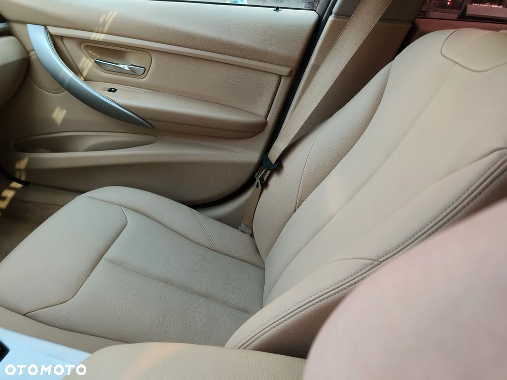 BMW Seria 3 328i xDrive - 10