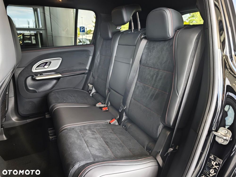 Mercedes-Benz GLB - 11