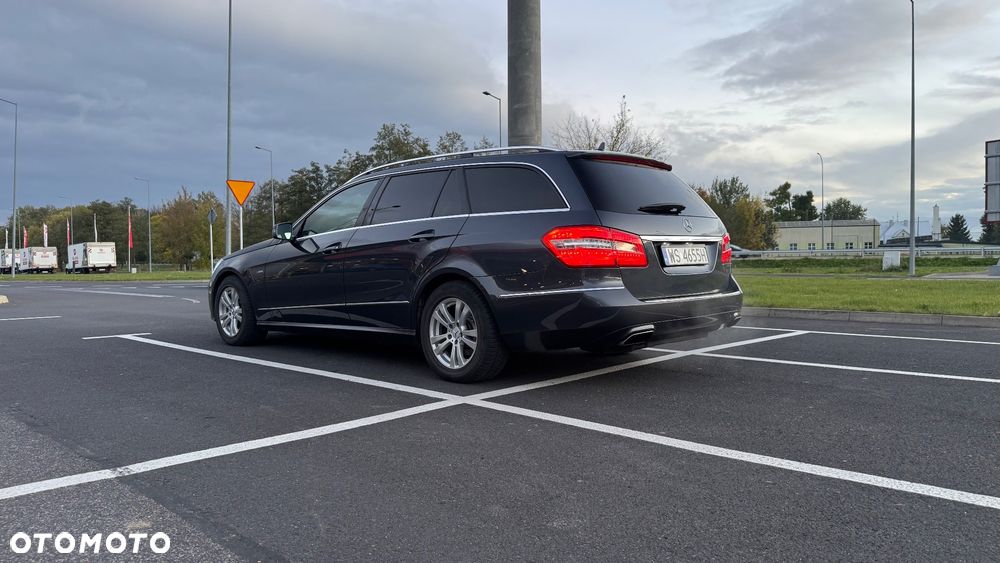 Mercedes-Benz E-Class 2011 photo 4