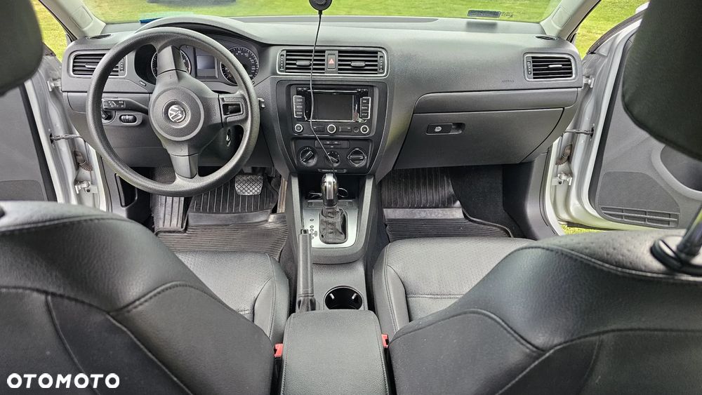 Volkswagen Jetta - 4