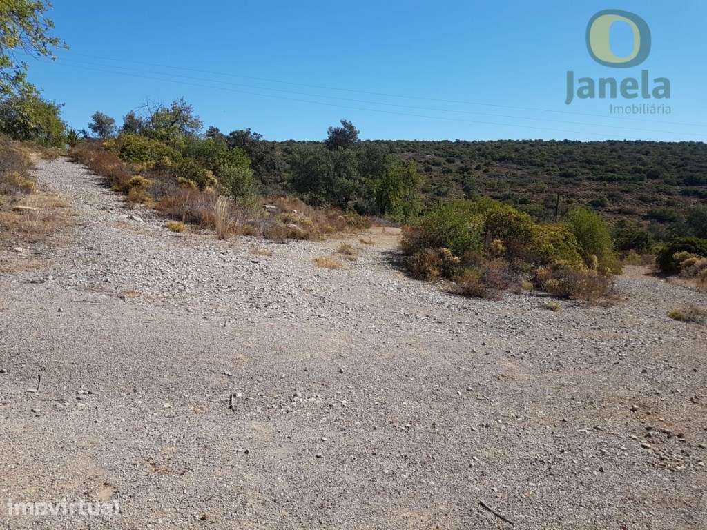Ruína implantada em terreno com 2,85 hectares, com VISTA MAR - Grande imagem: 4/11