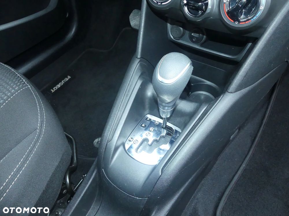 Peugeot 208 1.2 PureTech GPF Signature S&S EAT6 - 25