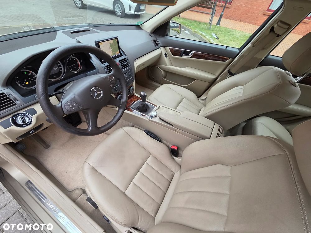 Mercedes-Benz Klasa C 250 CDI DPF BlueEFFICIENCY - 37