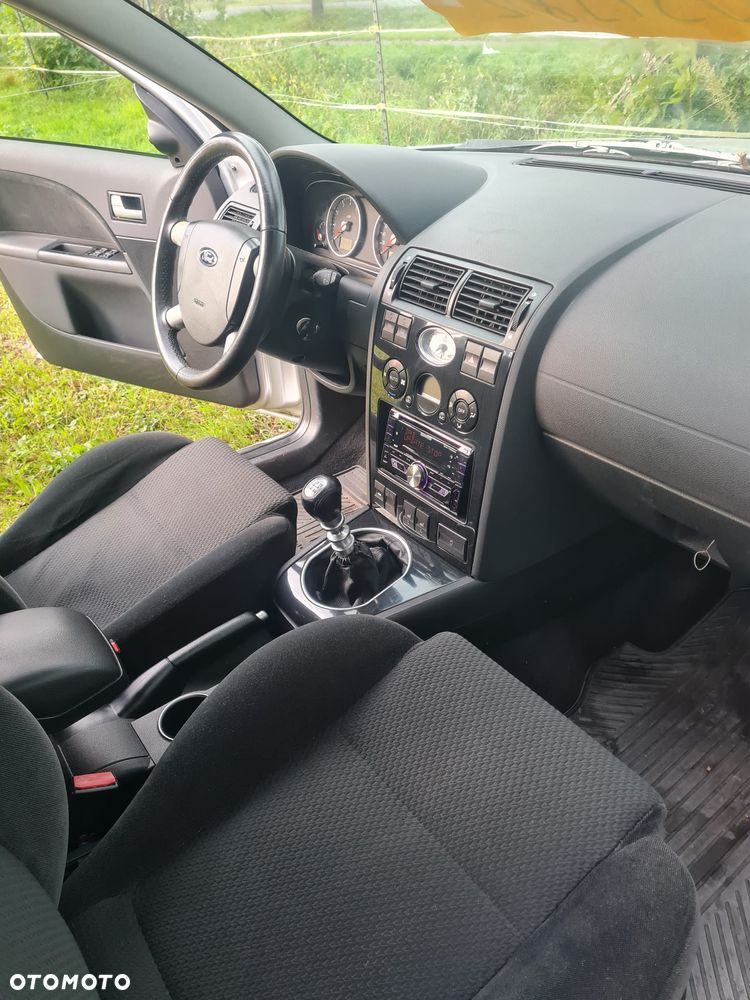 Ford Mondeo 1.8 Ghia - 10