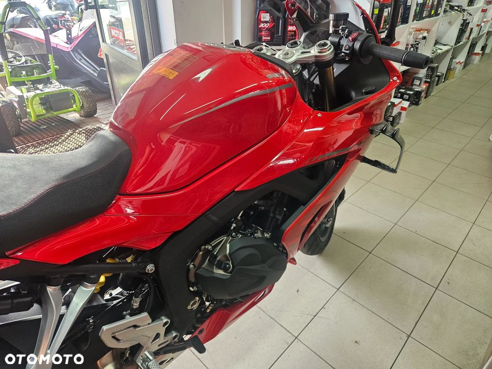 QJMOTOR SRK 800RR - 13