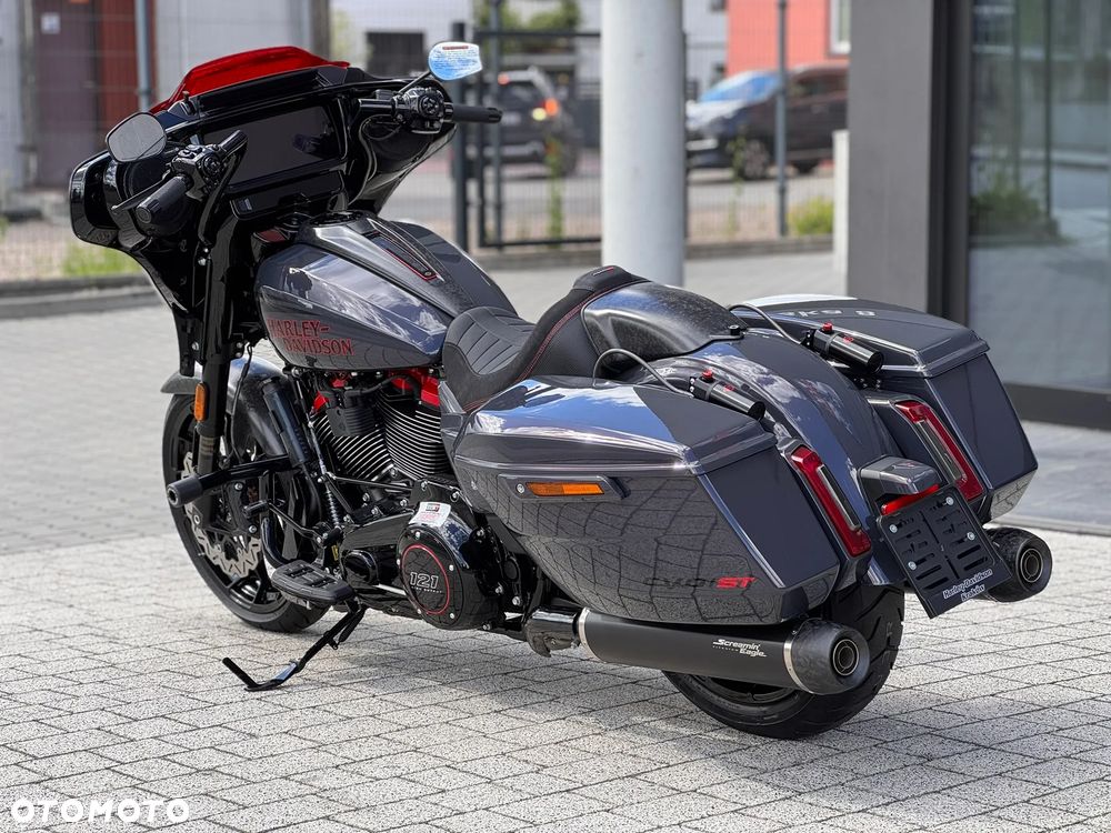 Harley-Davidson CVO Street Glide - 19