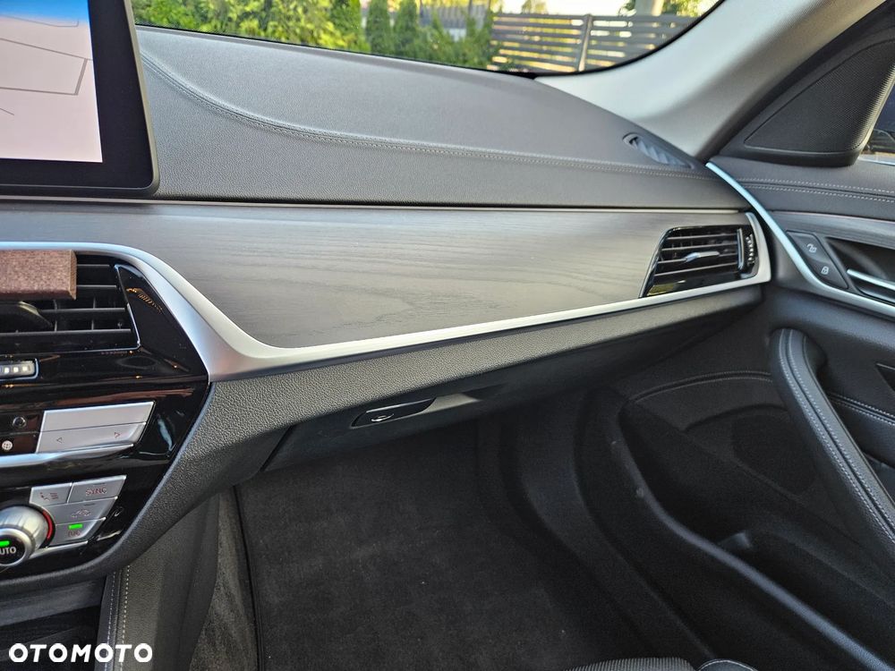 BMW Seria 5 520d Luxury Line - 32