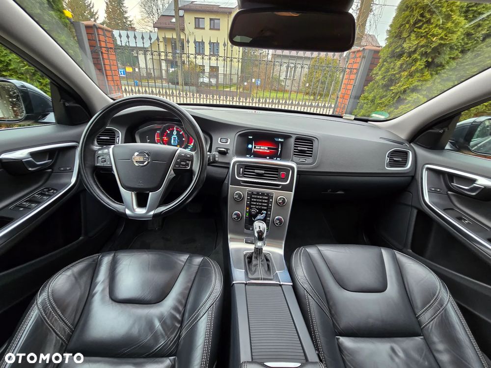 Volvo V60 D6 AWD Plug-in Hybrid Summum - 6