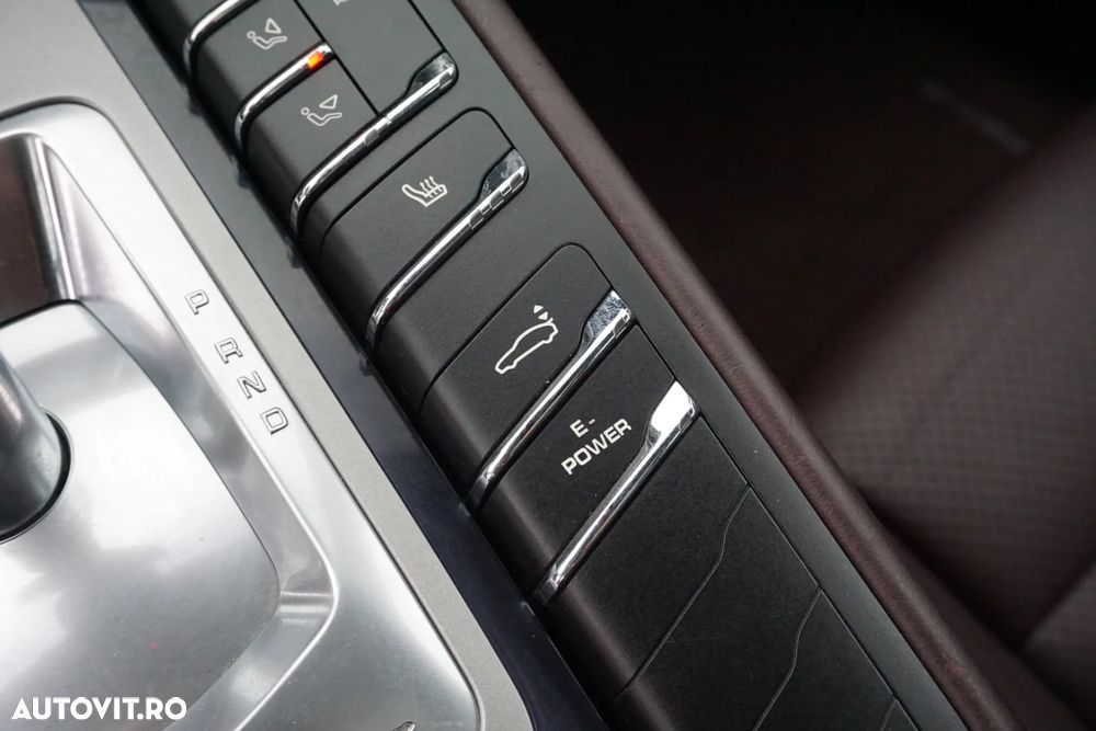 Porsche Panamera - 22