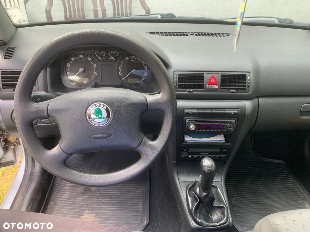 Skoda Octavia 1.6 Tour - 9