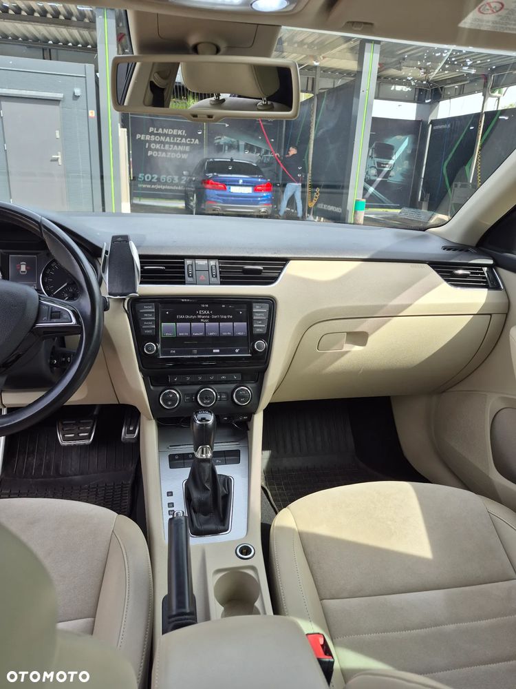 Skoda Octavia 2.0 TDI Elegance DSG - 8
