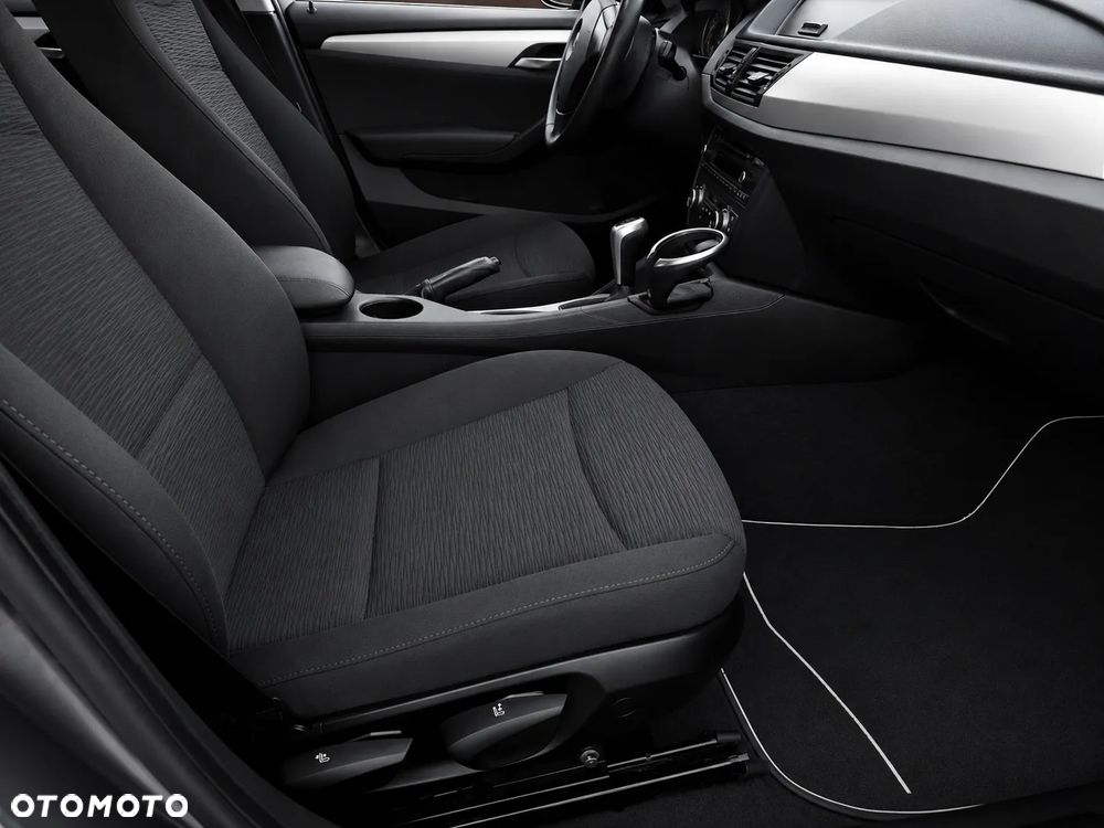 BMW X1 sDrive18d xLine - 27