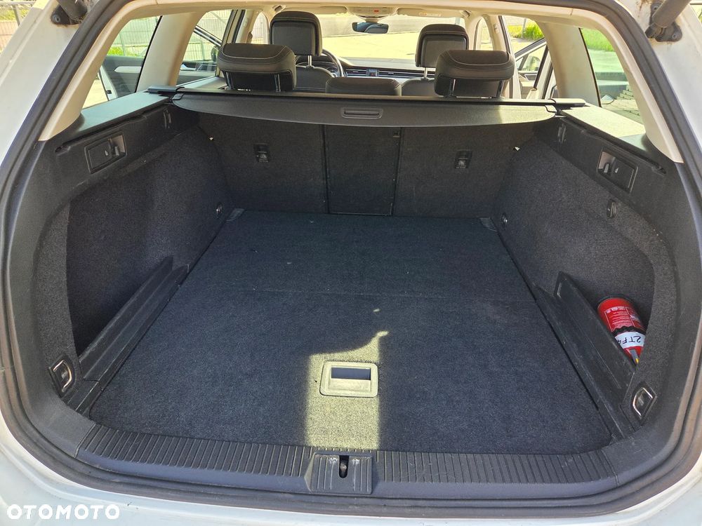 Volkswagen Passat - 16