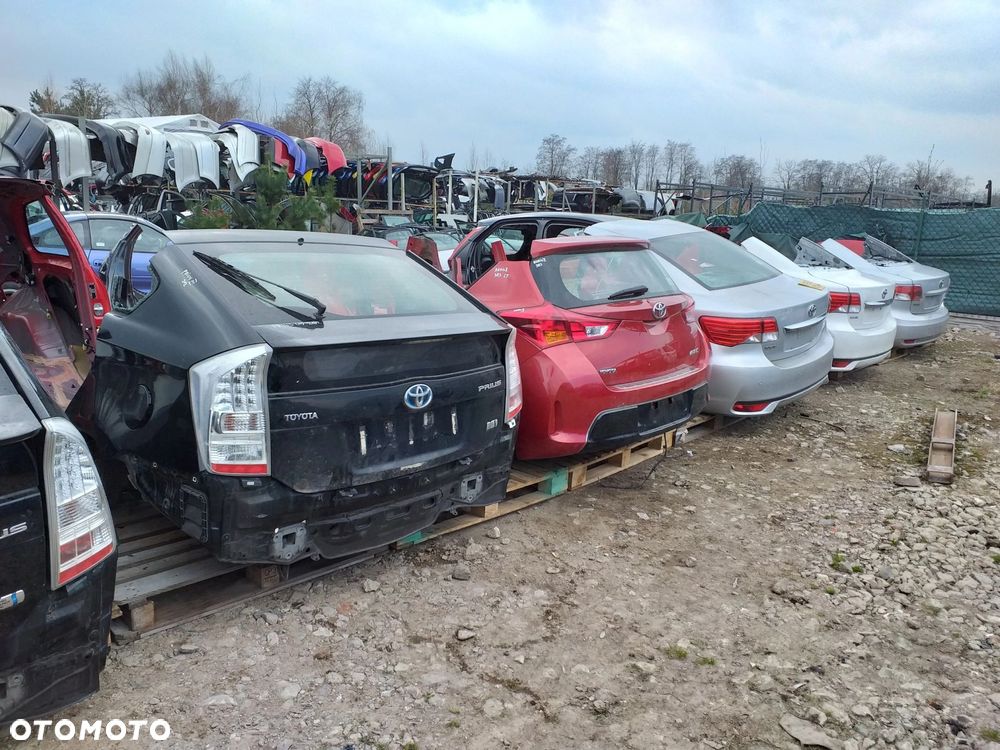 Toyota AVENSIS T27 szyna listwa bagażnika kombi - 11