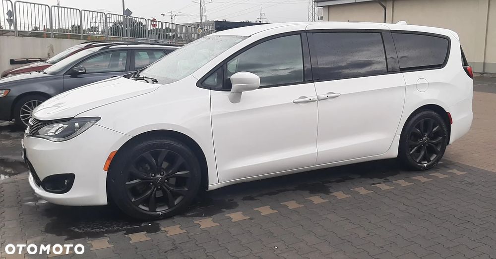 Chrysler Pacifica - 5