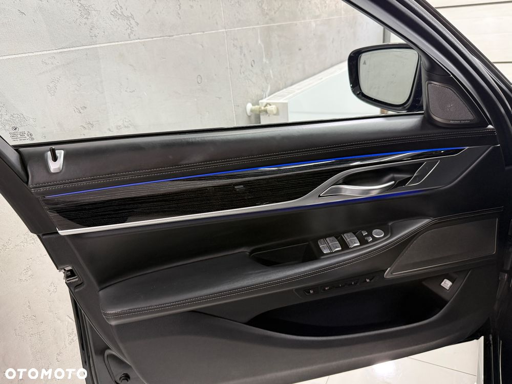 BMW Seria 7 - 12