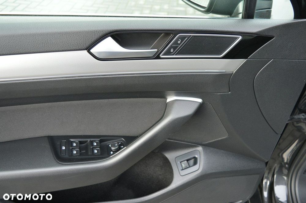 Volkswagen Passat Variant 1.6 TDI (BlueMotion Technology) DSG Trendline - 36