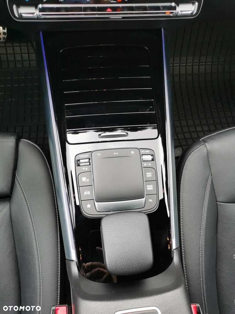 Mercedes-Benz GLA 250 4-Matic AMG Line - 12