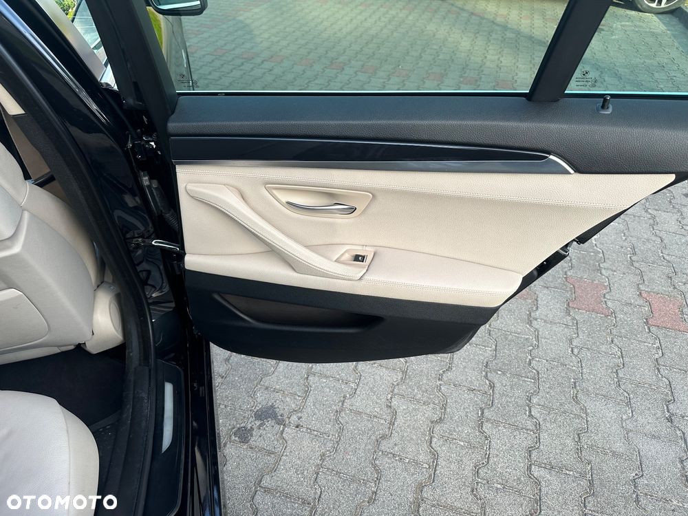 BMW Seria 5 525d - 14