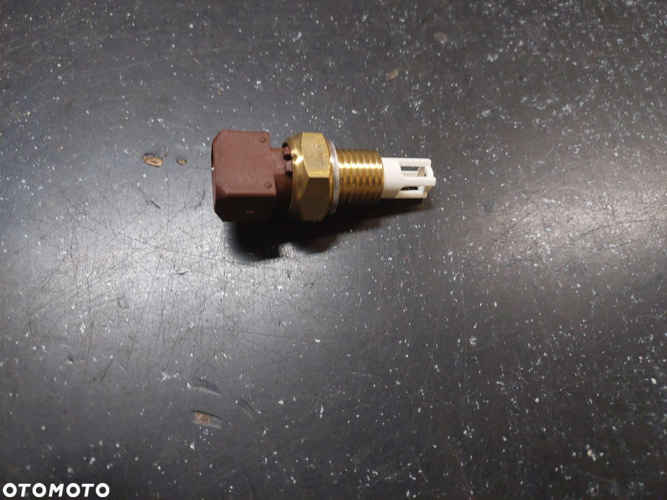 Czujnik temperatury powietrza wlotowego pasuje do: ALFA ROMEO 155; FERRARI F40; FIAT BRAVA, BRAVO I, COUPE, MAREA, PALIO, SIENA, TEMPRA, TIPO; FORD ESCORT V, SIERRA II; LANCIA DEDRA 1.0-5.3 12.81- - 1