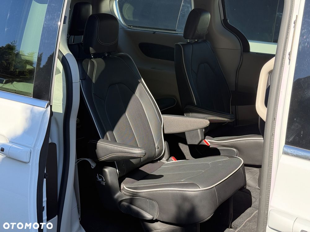 Chrysler Pacifica - 15