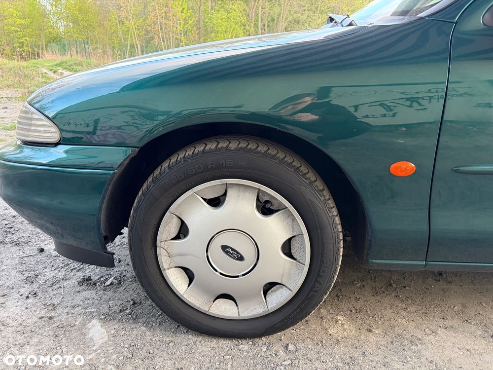 Ford Mondeo 1.8 CLX - 20