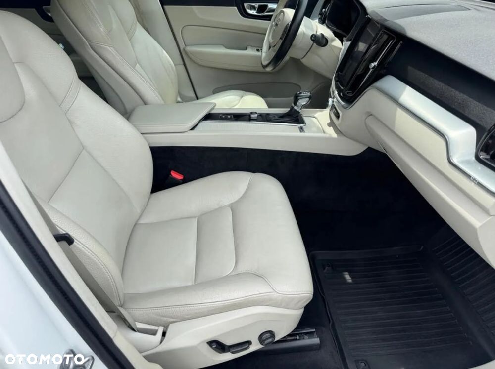 Volvo XC 60 T6 AWD Momentum - 32