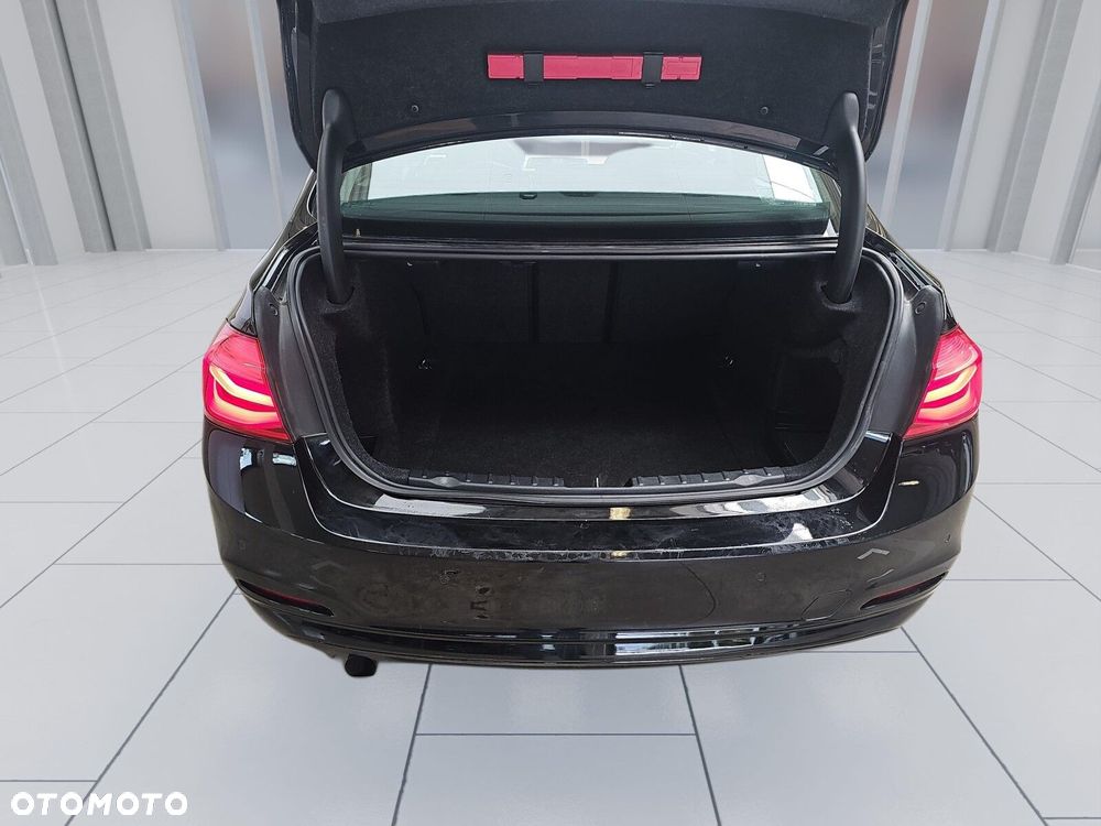 BMW Seria 3 318d - 19