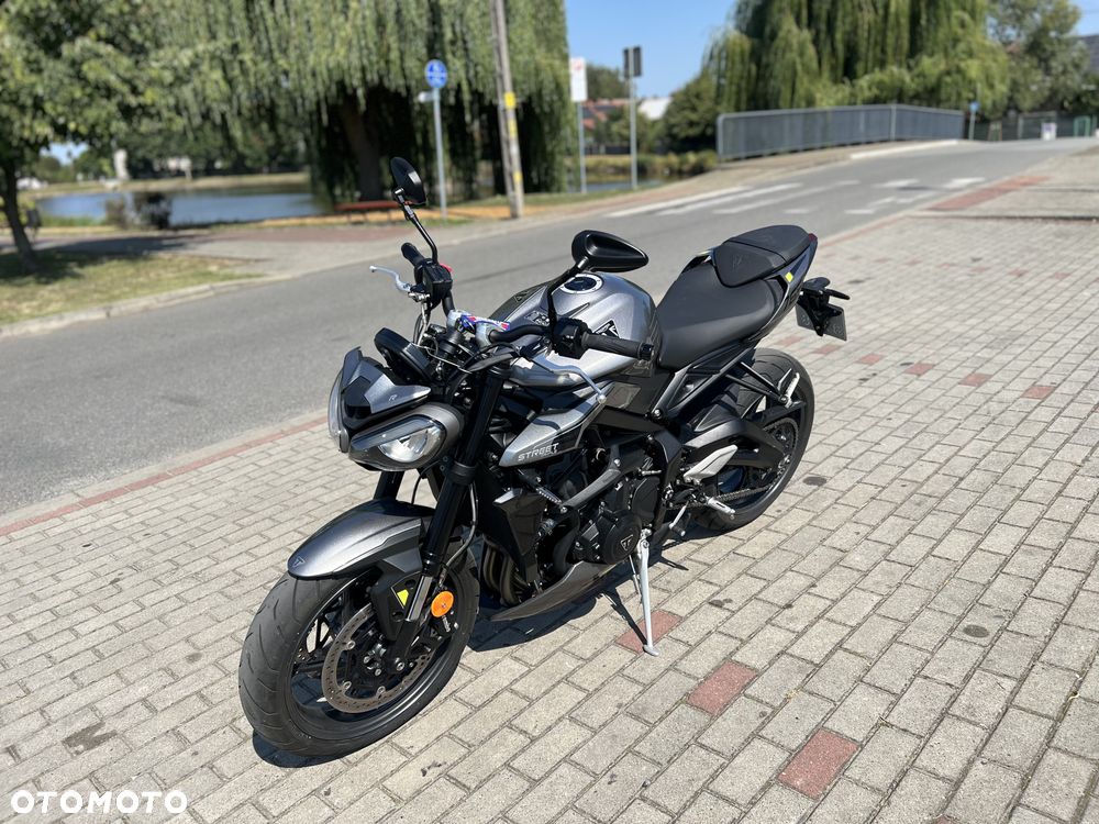 Triumph Street Triple - 1
