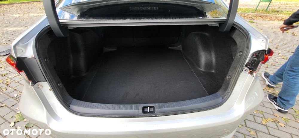 Toyota Corolla 1.8 Hybrid Executive - 12