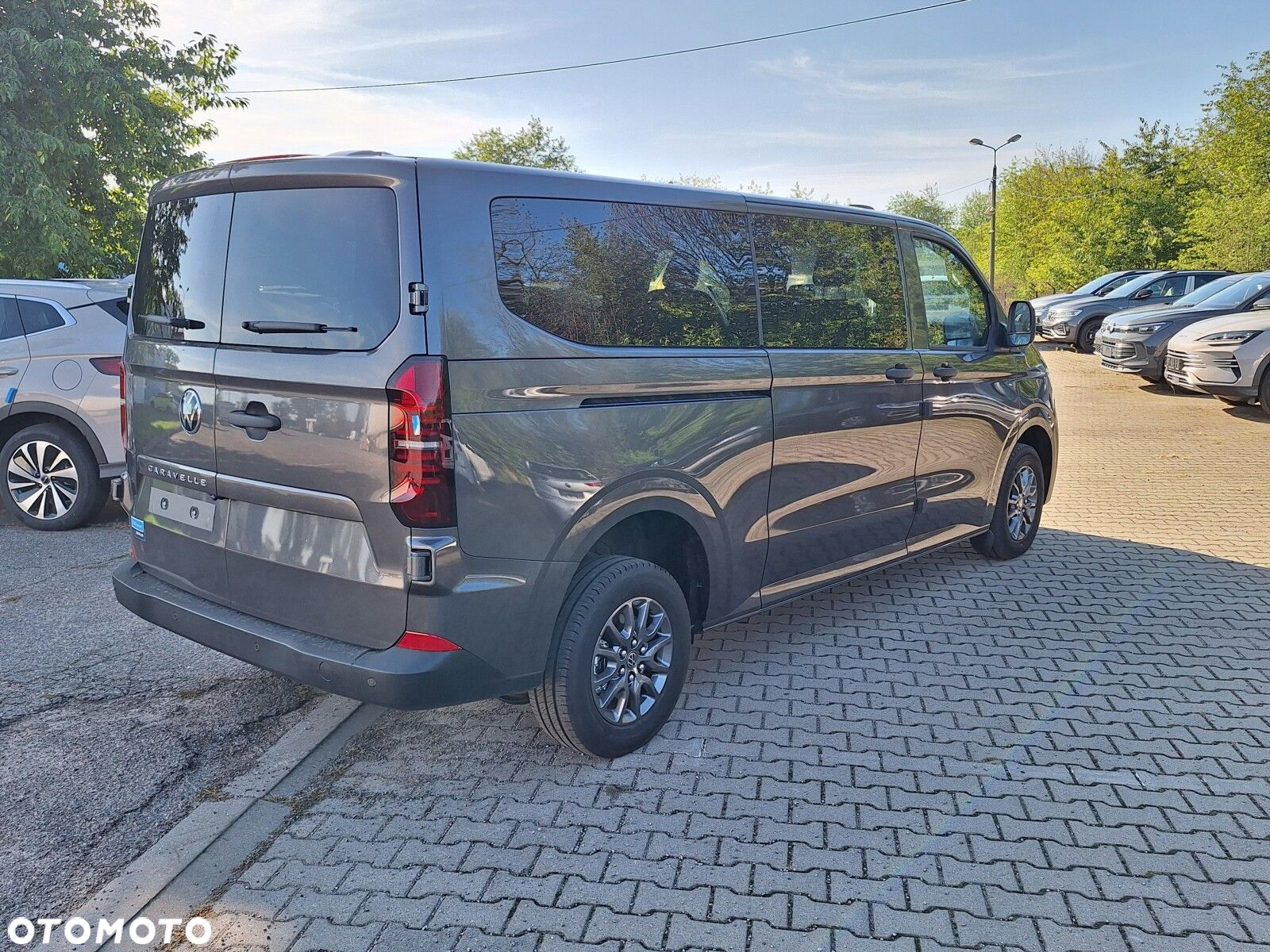 Volkswagen Caravelle - 11