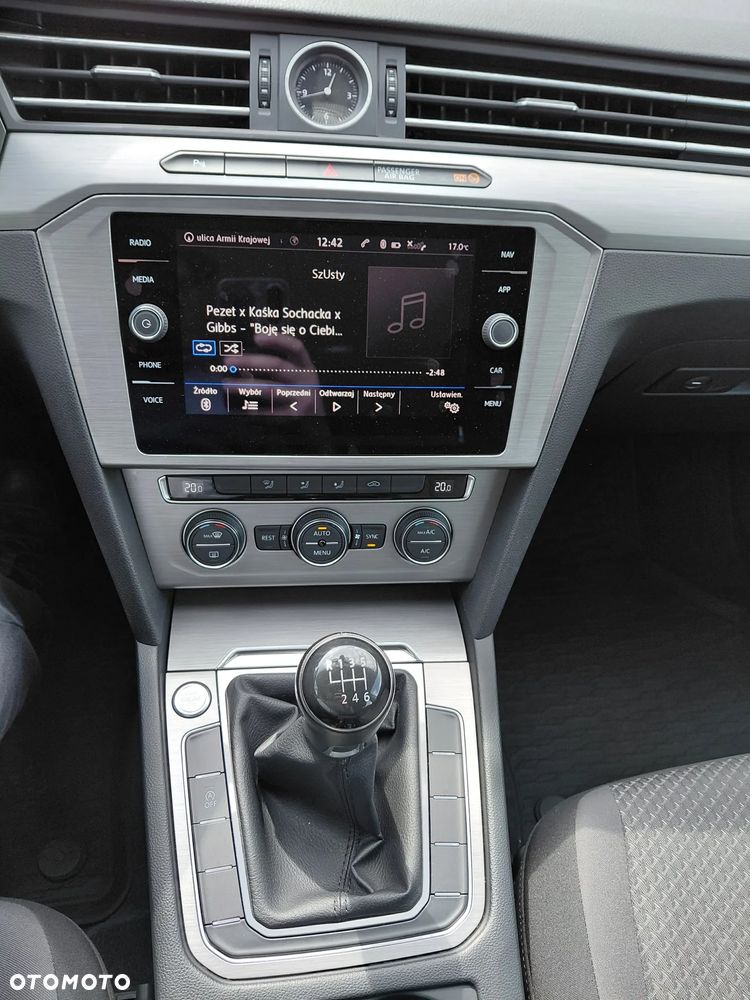 Volkswagen Passat 1.4 TSI BMT Trendline - 22