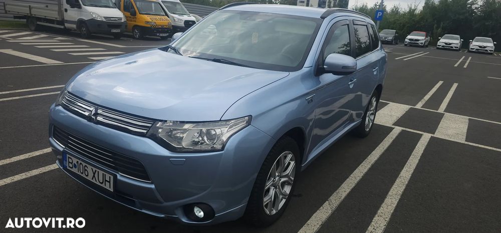 Mitsubishi Outlander - 3