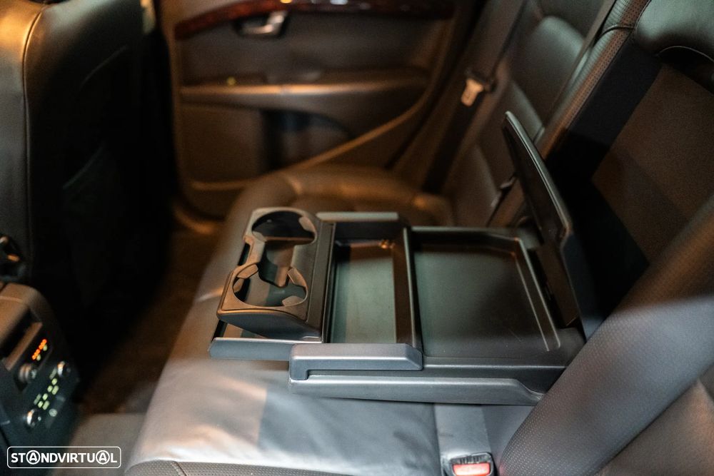 Volvo XC 70 D5 Summum Geartronic - 42