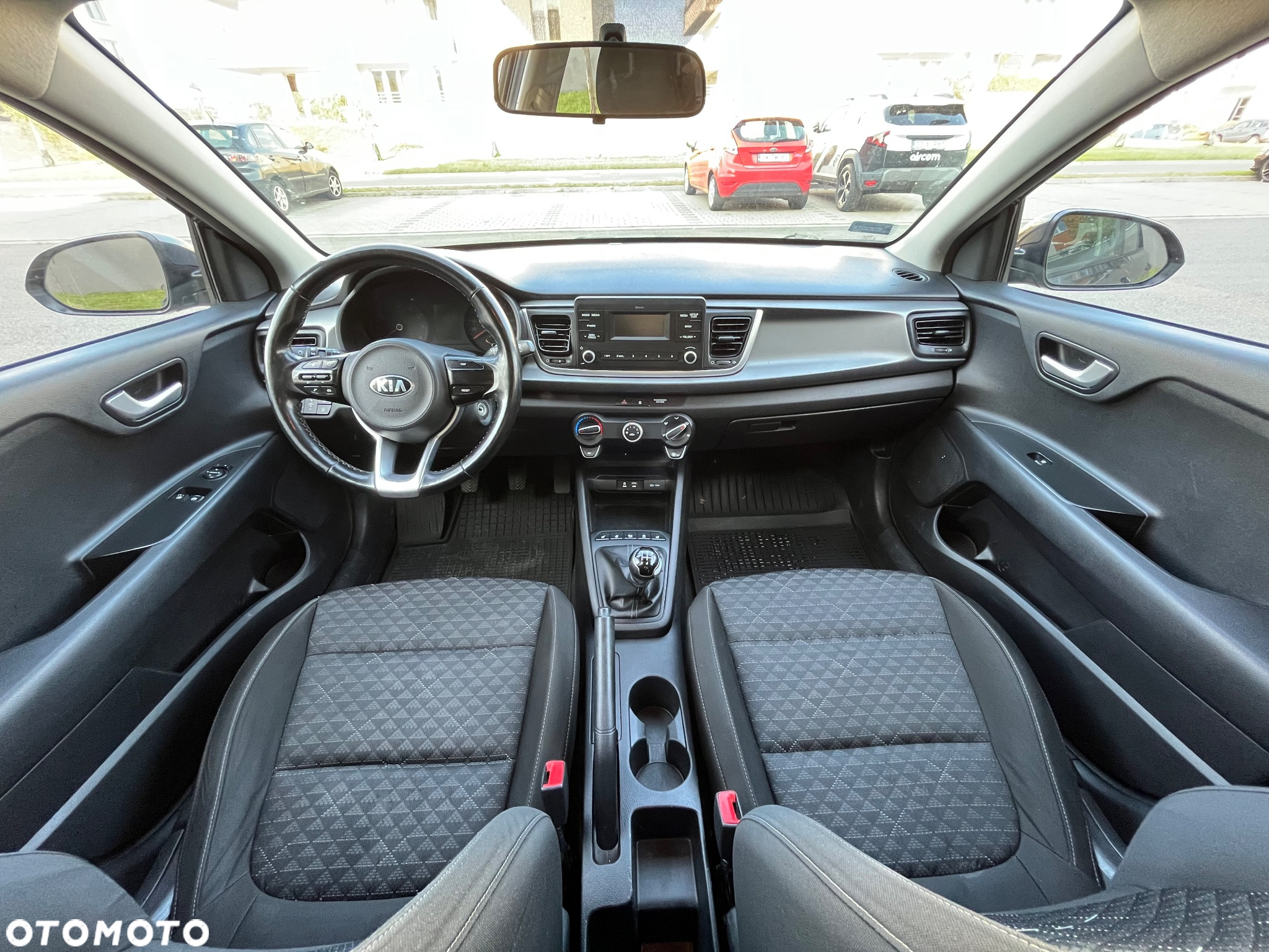 Kia Rio 1.2 L - 6