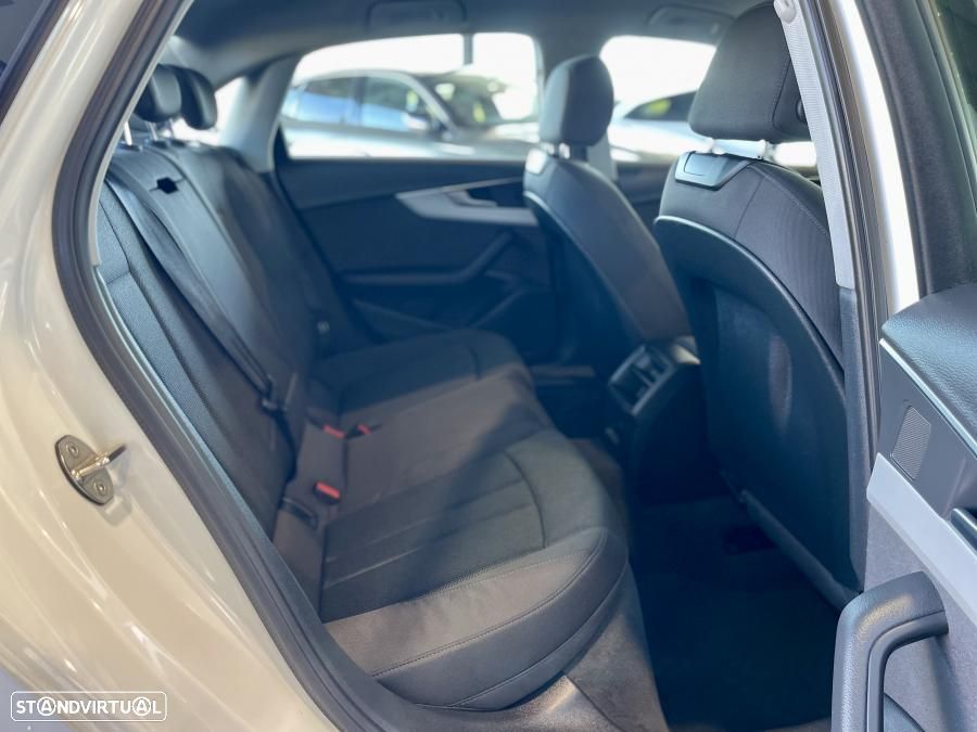 Audi A4 35 TDI S tronic - 23