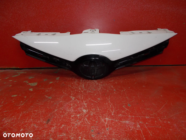 TOYOTA AVENSIS T27 LIFT T29 15- GRILL ATRAPA