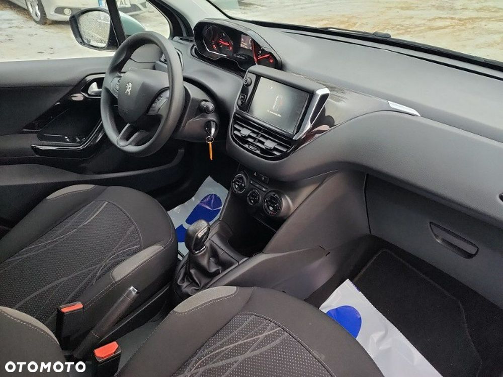 Peugeot 208 - 13