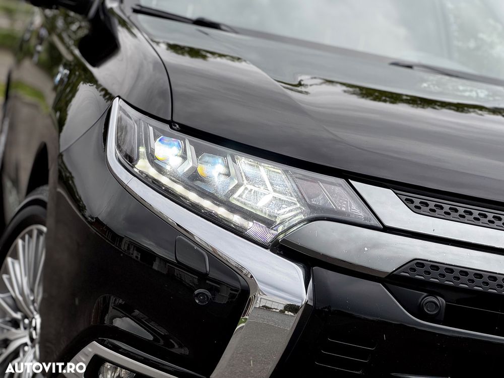 Mitsubishi Outlander 2.4 4WD Plug-In Hybrid Top - 25