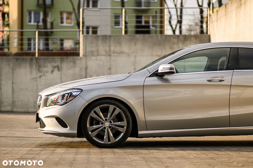 Mercedes-Benz CLA 180 7G-DCT Peak Edition - 12