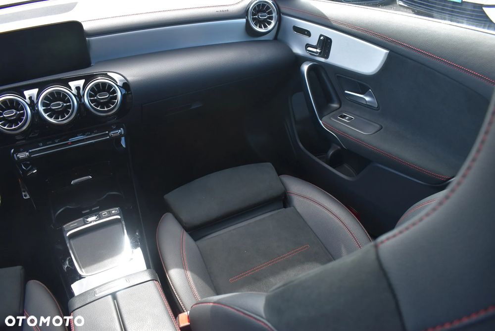 Mercedes-Benz CLA 200 mHEV 7G-DCT - 19