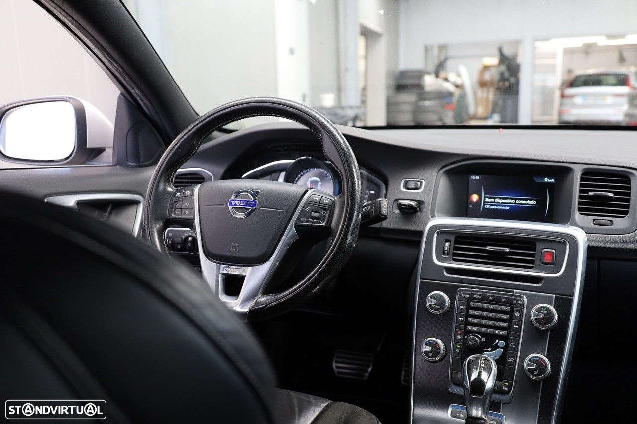 Volvo V60 2.4 D6 R-Design Mom.AWD Phev - 13