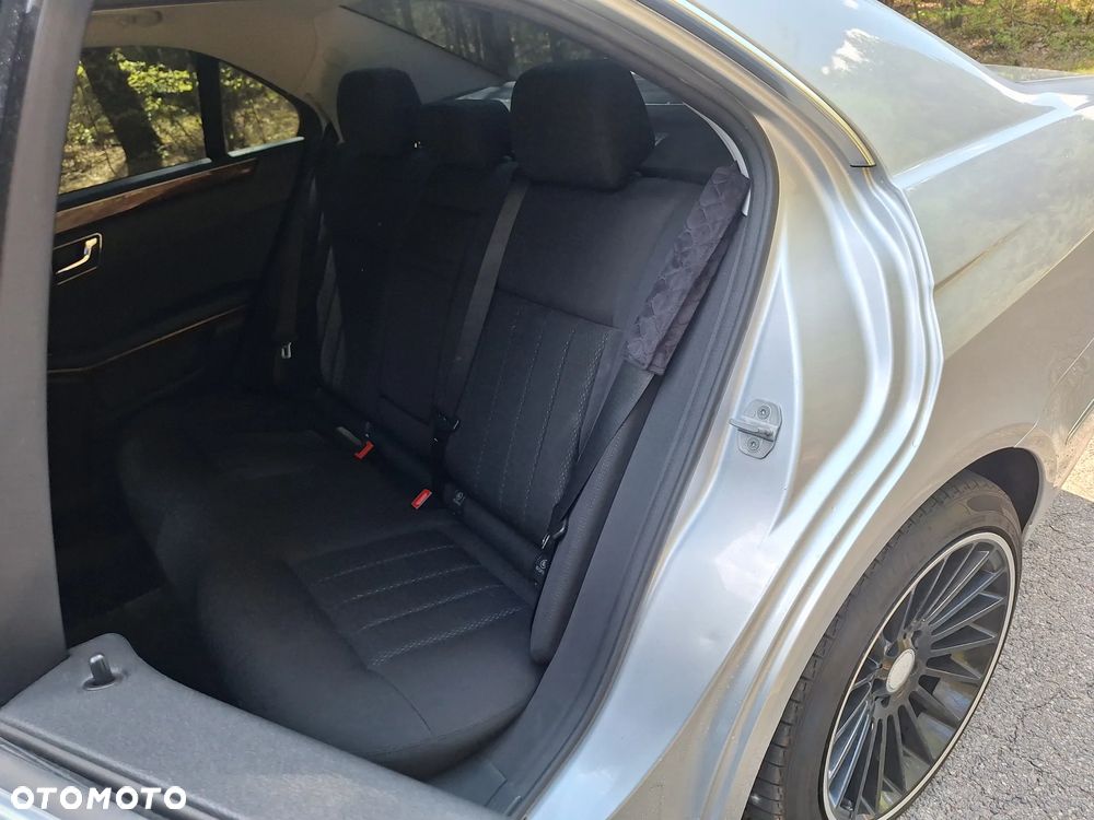 Mercedes-Benz Klasa E 200 CGI BlueEFFICIENCY 7G-TRONIC Elegance - 23
