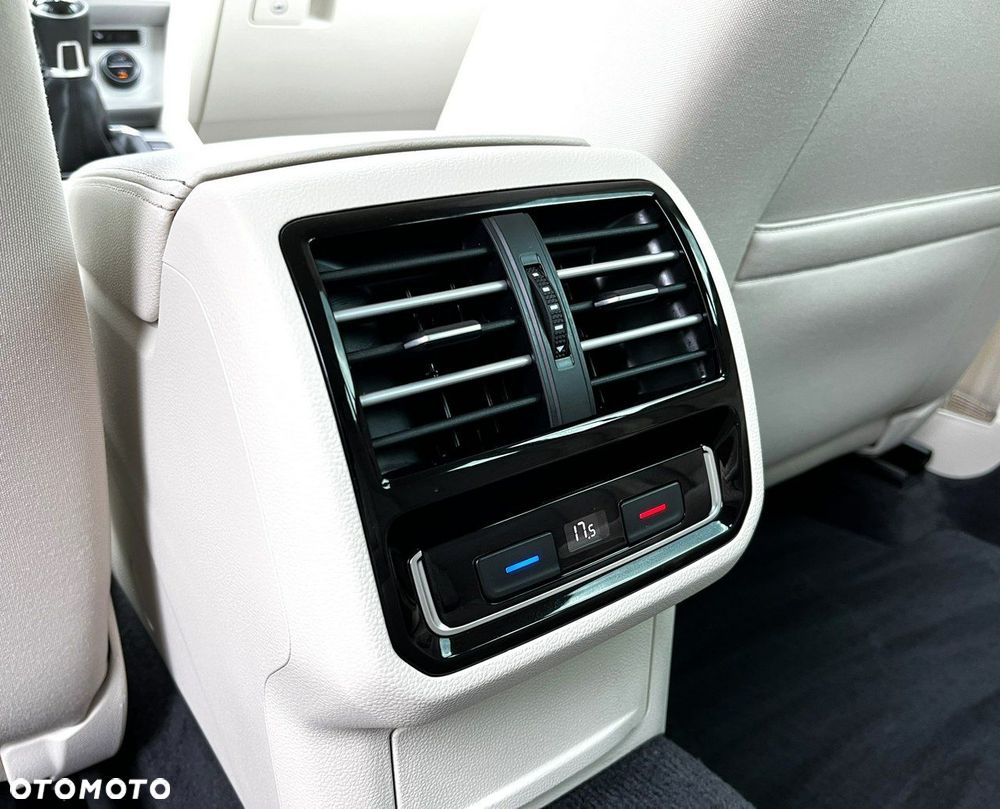 Volkswagen Passat - 33